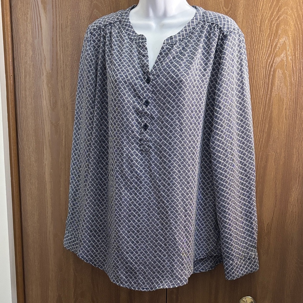 🎉 Chico's Blue and White Diamond Blouse